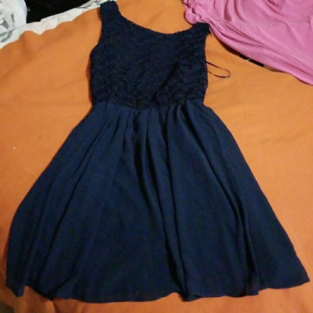 Alythea sleeveless dress about knee length